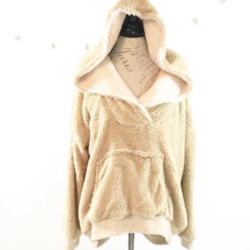 Soft Sherpa pullover with hood